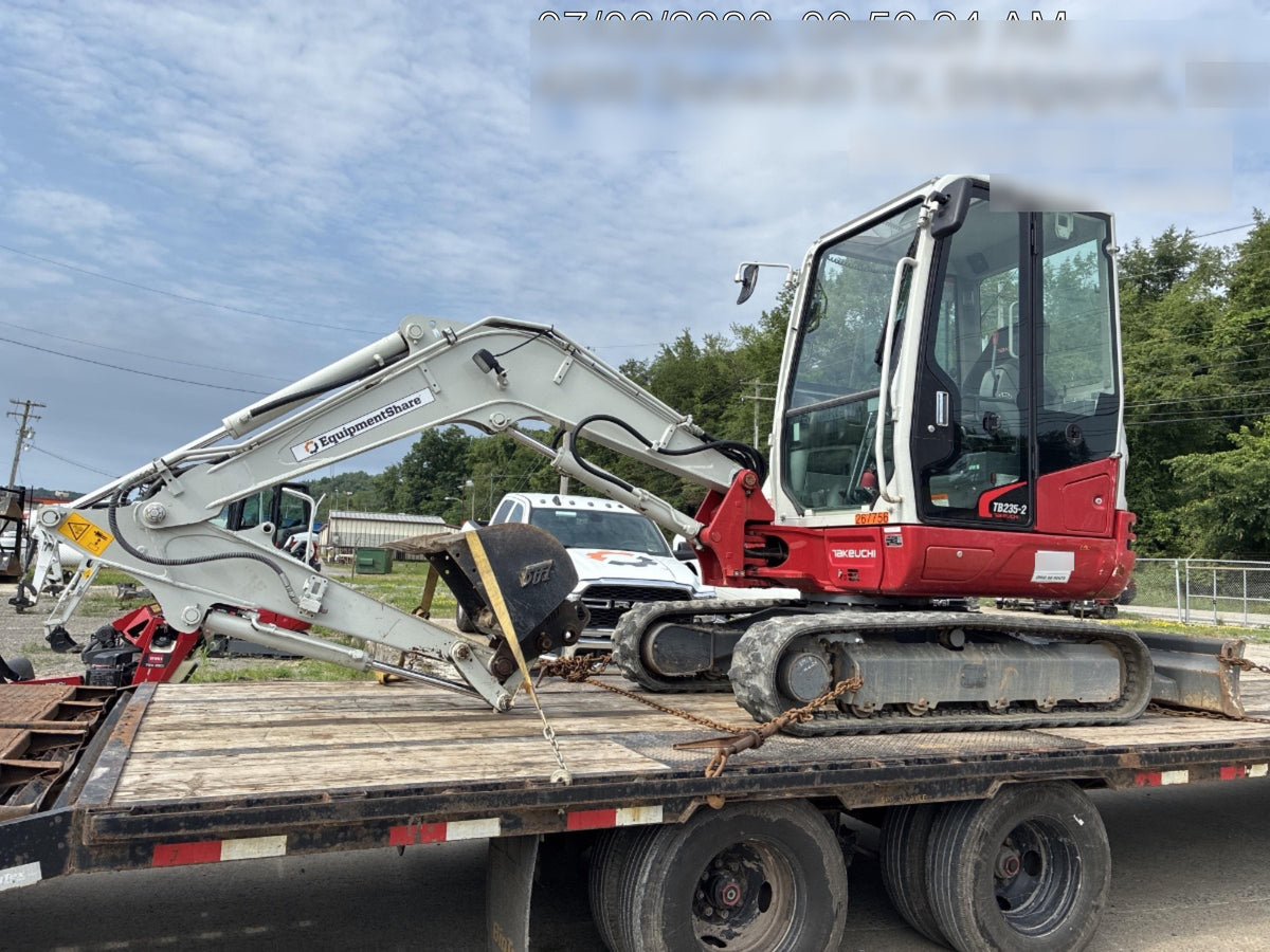2022 TAKEUCHI TB235-2CR