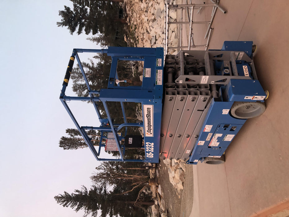 2020 Genie GS-3232 Standard, Folding half height swing gate, 800W Inverter