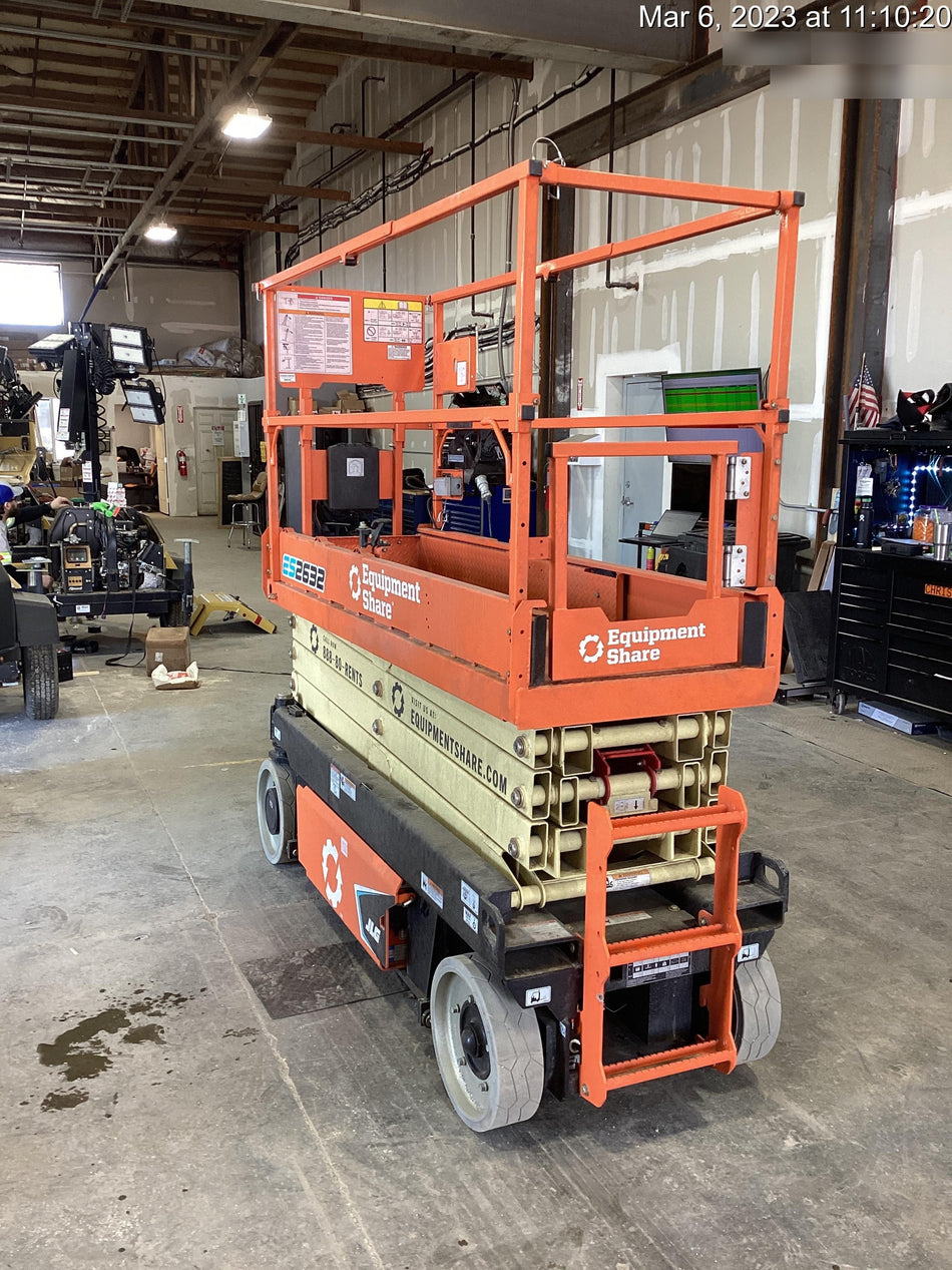 2023 JLG ES2632