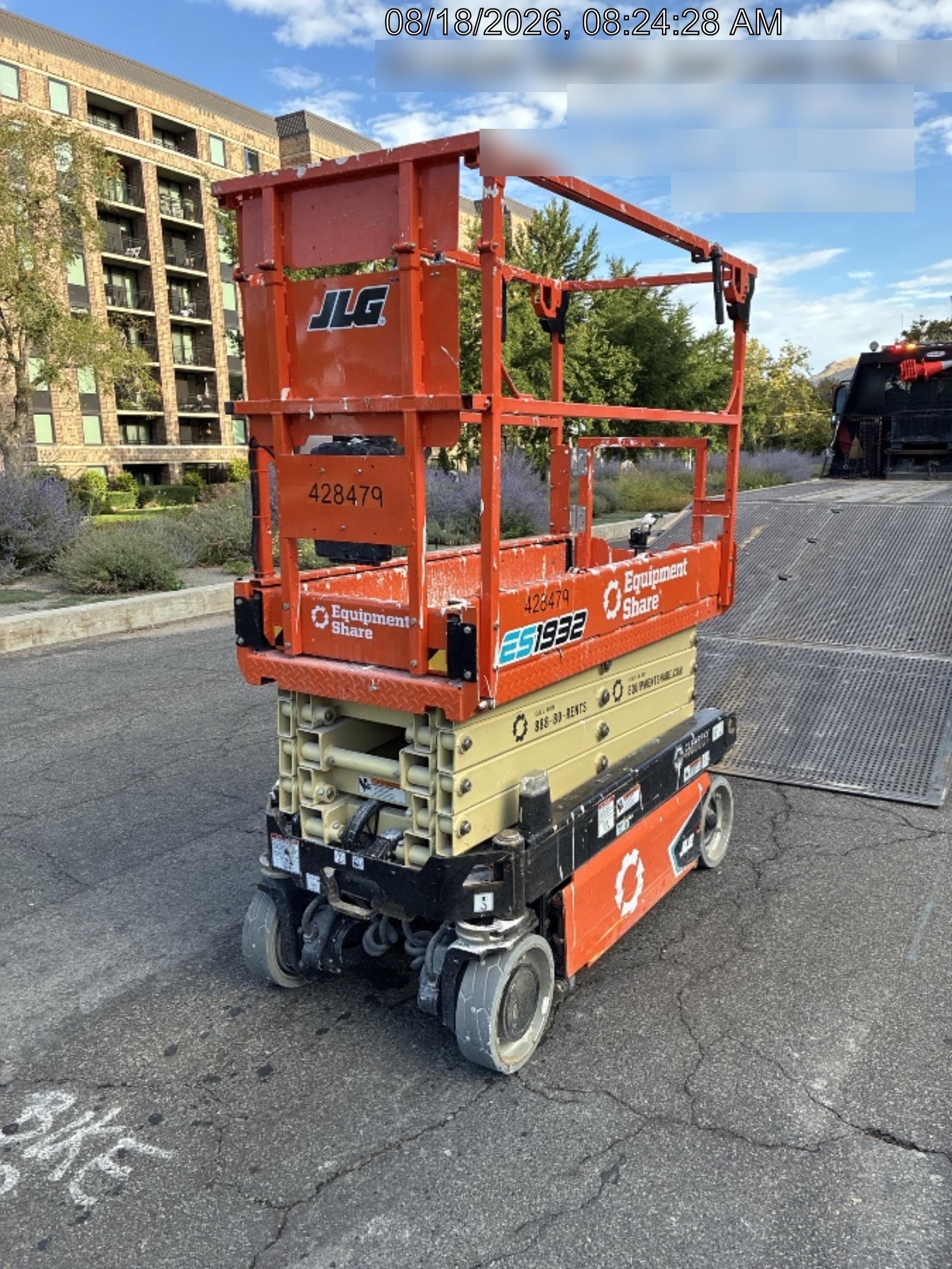 2024 JLG ES1932