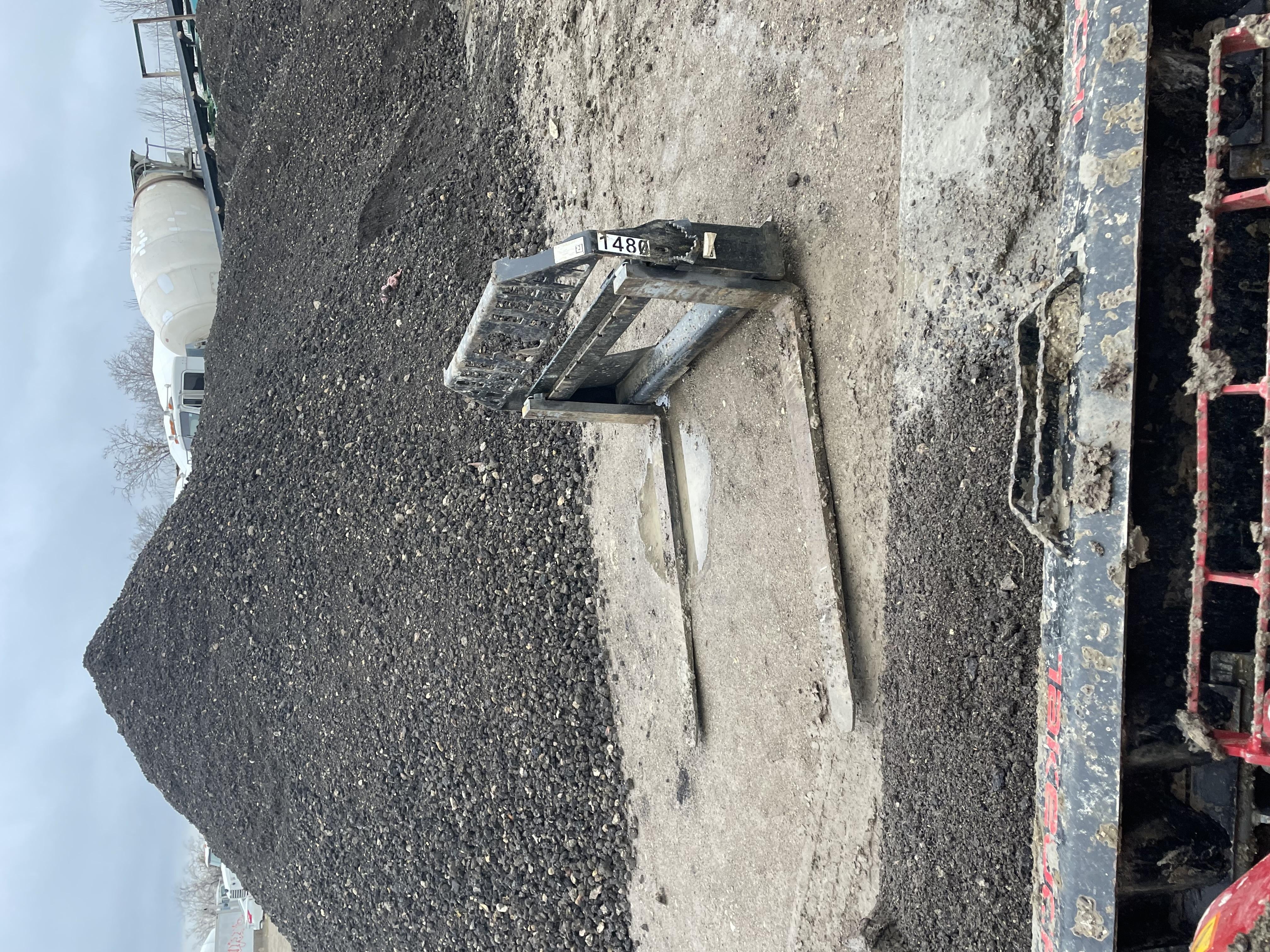 2016 EMKAY 48" Pallet Forks - EMKAY