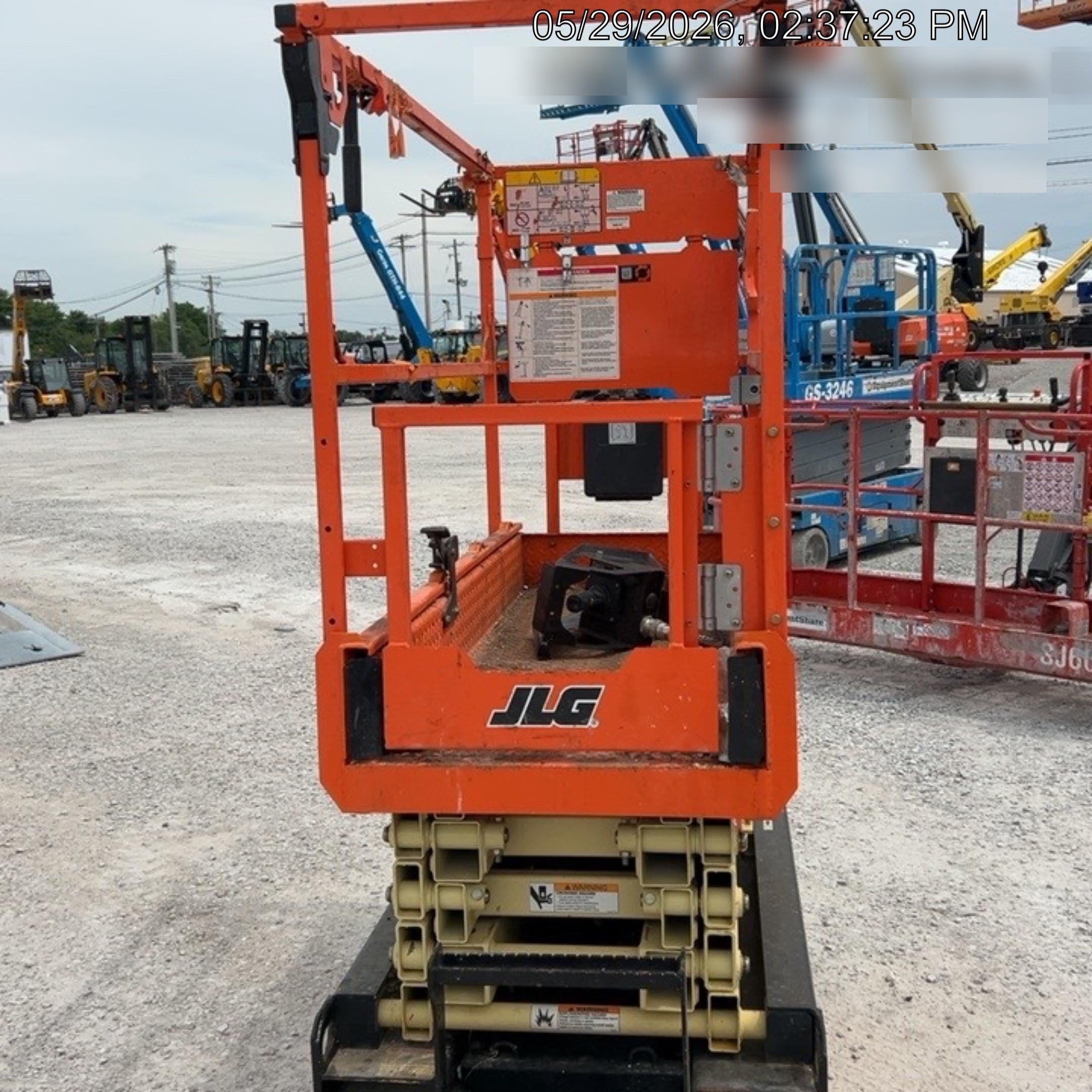 2025 JLG ES1932