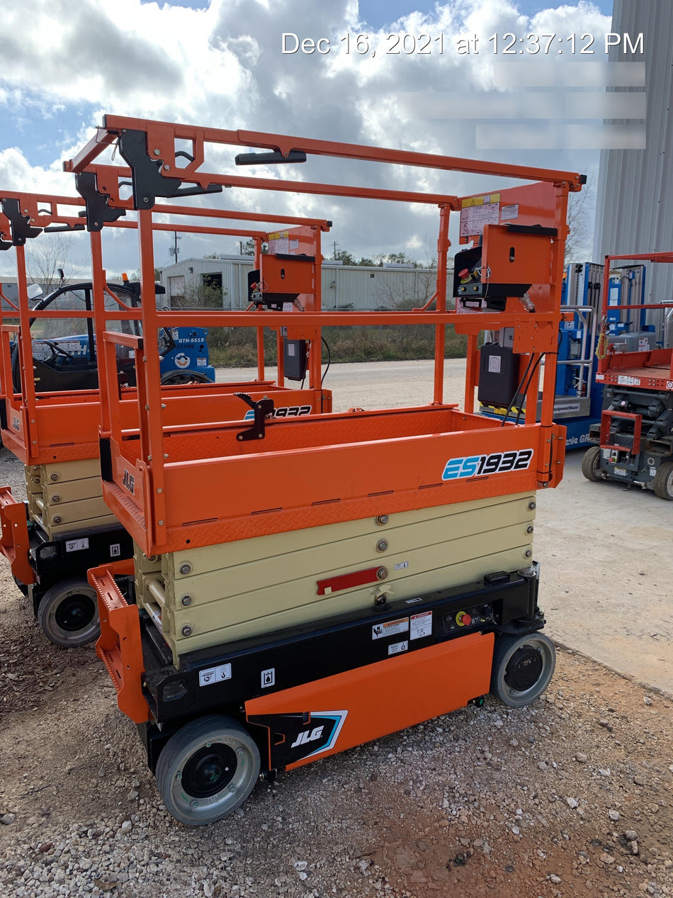 2021 JLG ES1932