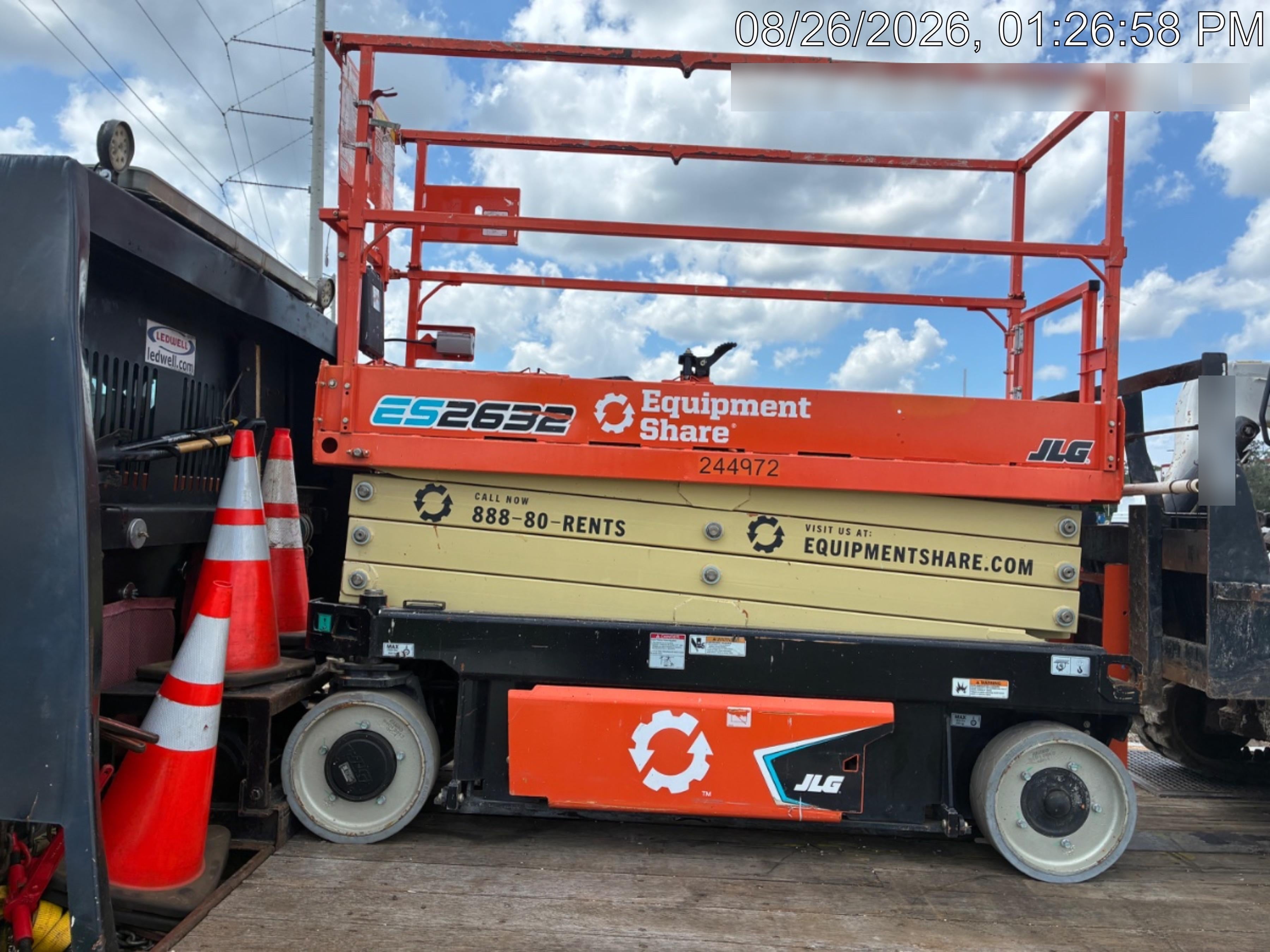 2022 JLG ES2632