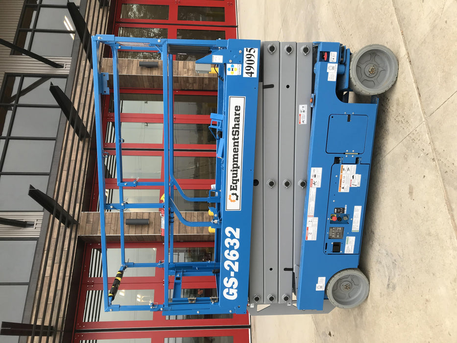 2019 Genie GS-2632 Folding rails with half height swing gate