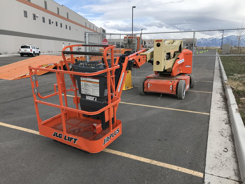 2019 JLG E400AJPN