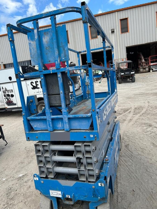 2019 Genie GS-2632 Folding rails with half height swing gate