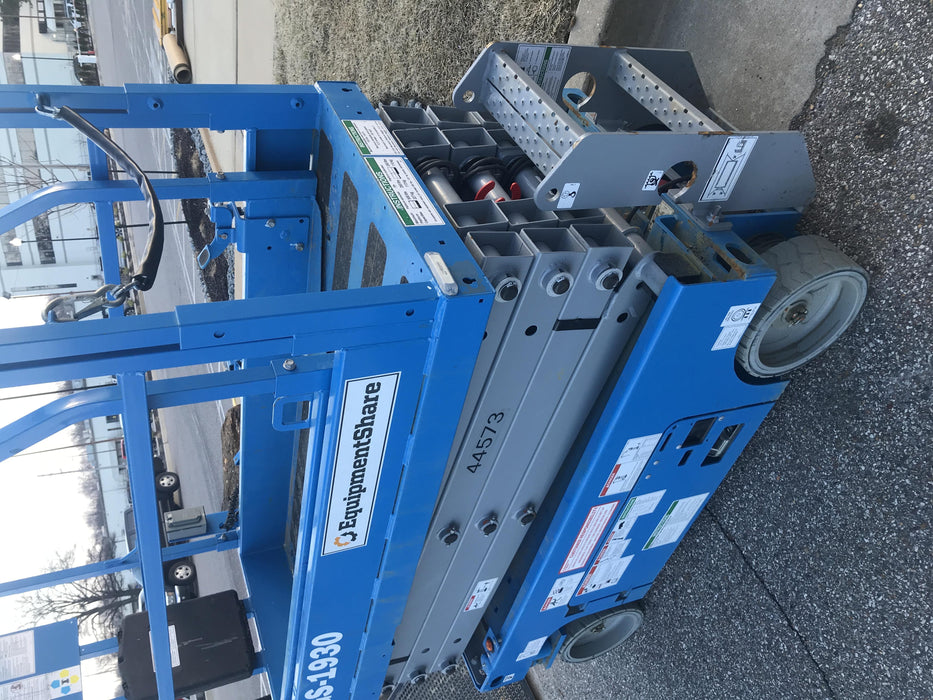 2019 Genie GS-1930 Fixed rails with chain Entry