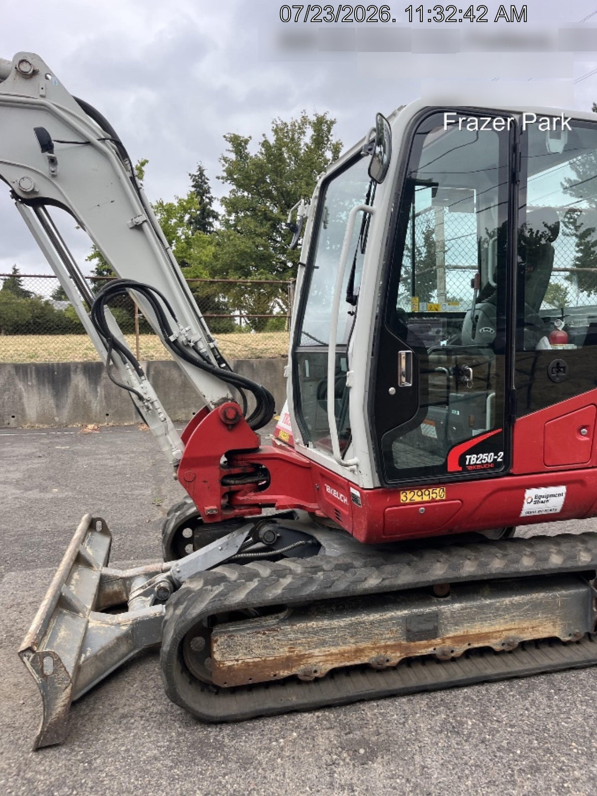 2023 TAKEUCHI TB250-2CR