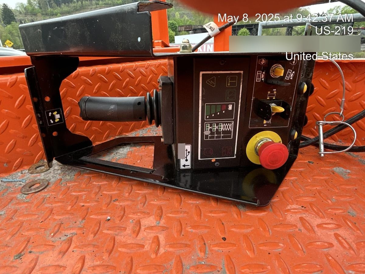 2024 JLG ES1932