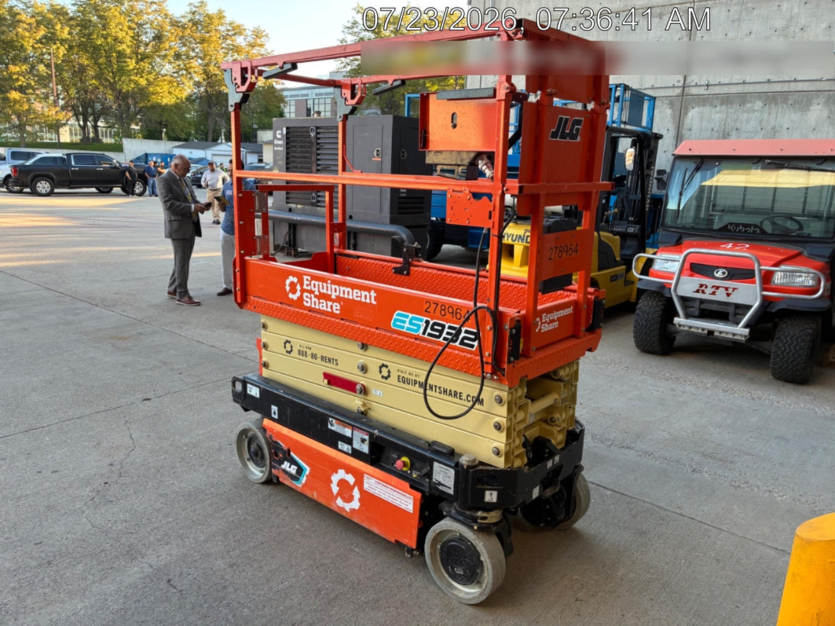 2022 JLG ES1932