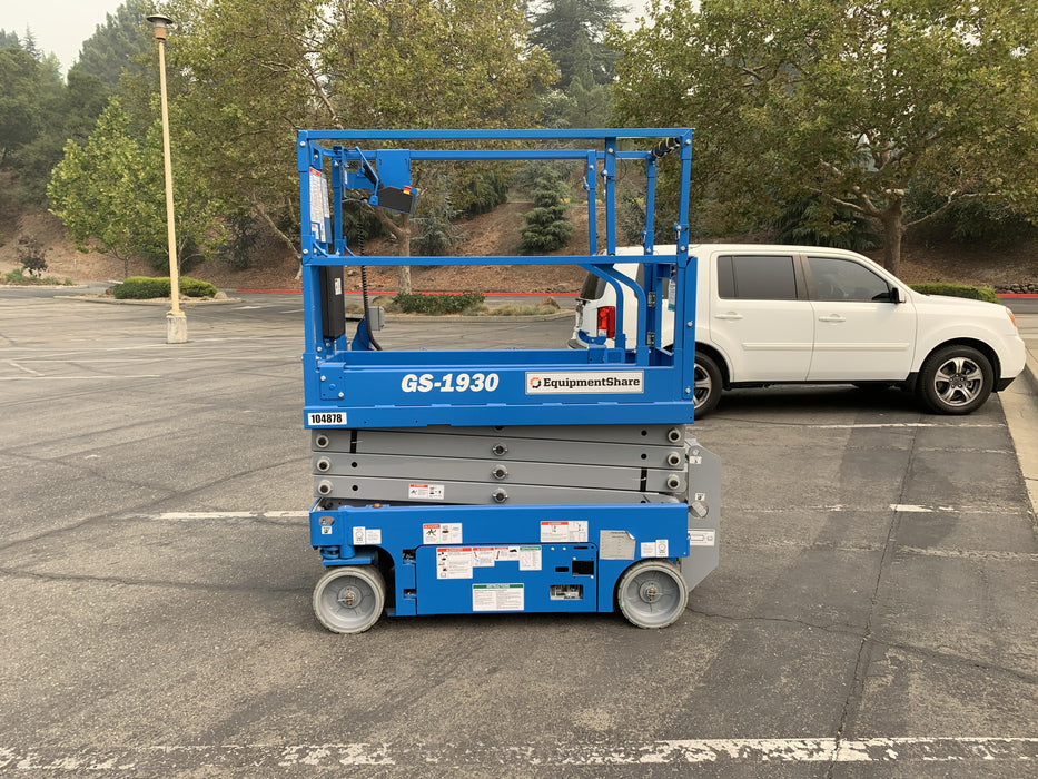 2020 Genie GS-1930 Solid Non Marking Tires, Beacon, Folding rails with half height swing gate, 800W Inverter