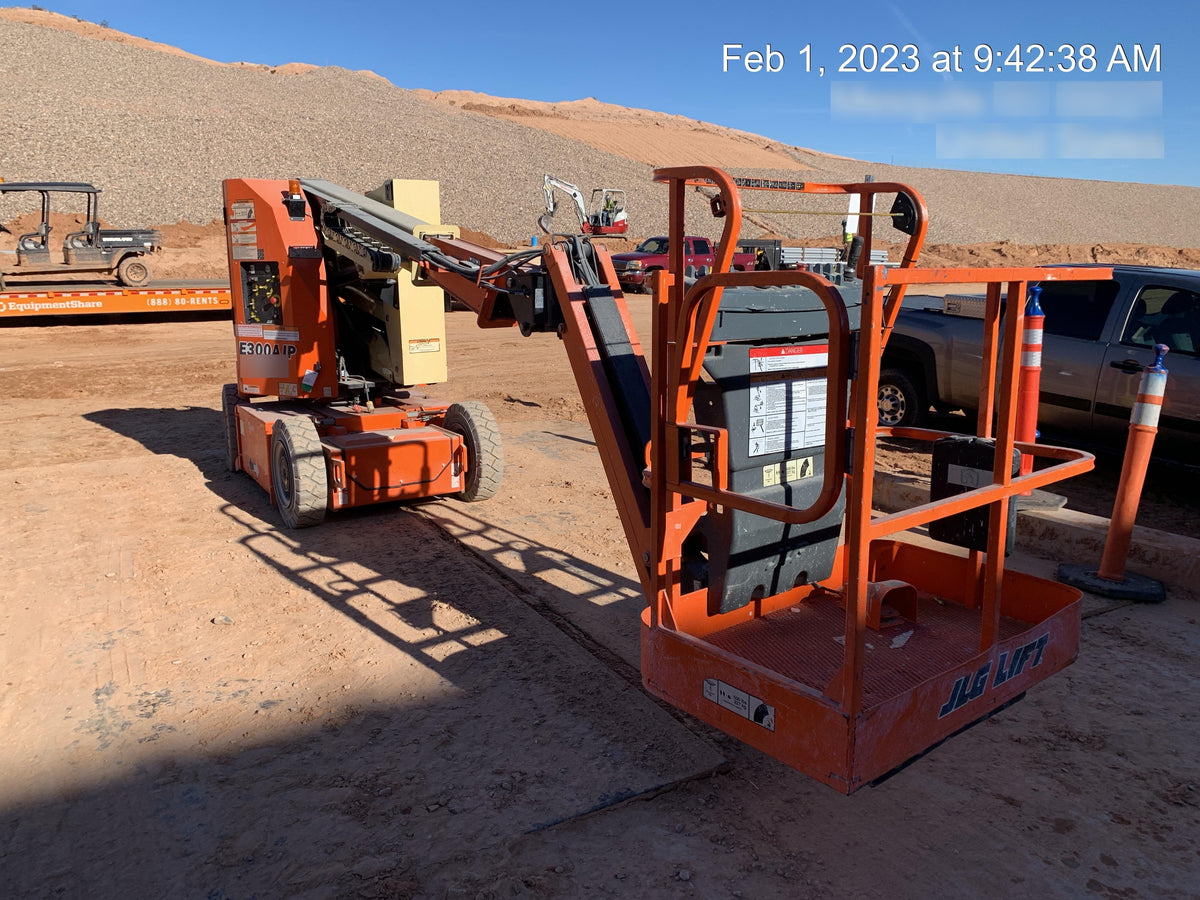 2020 JLG E300AJP