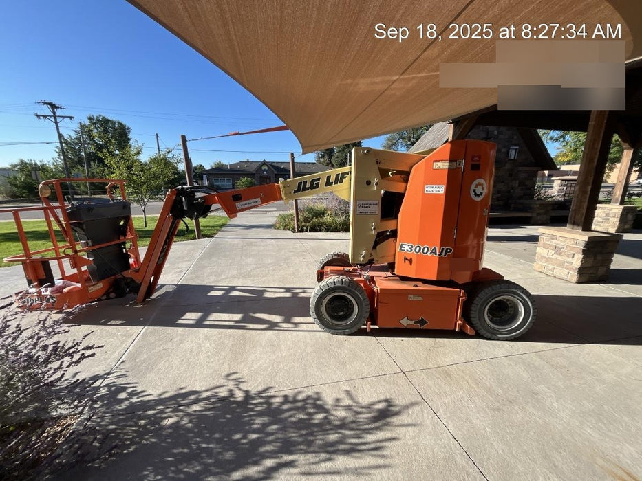 2019 JLG E300AJP