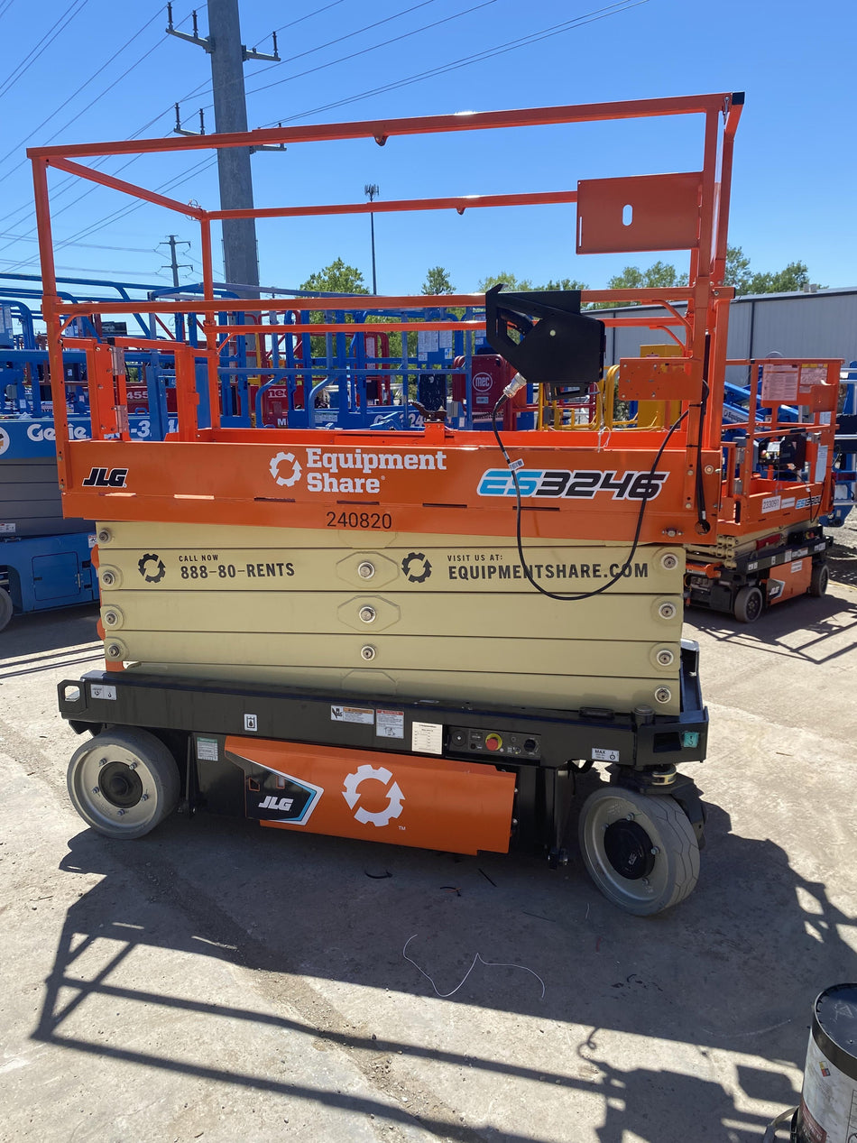 2022 JLG ES3246