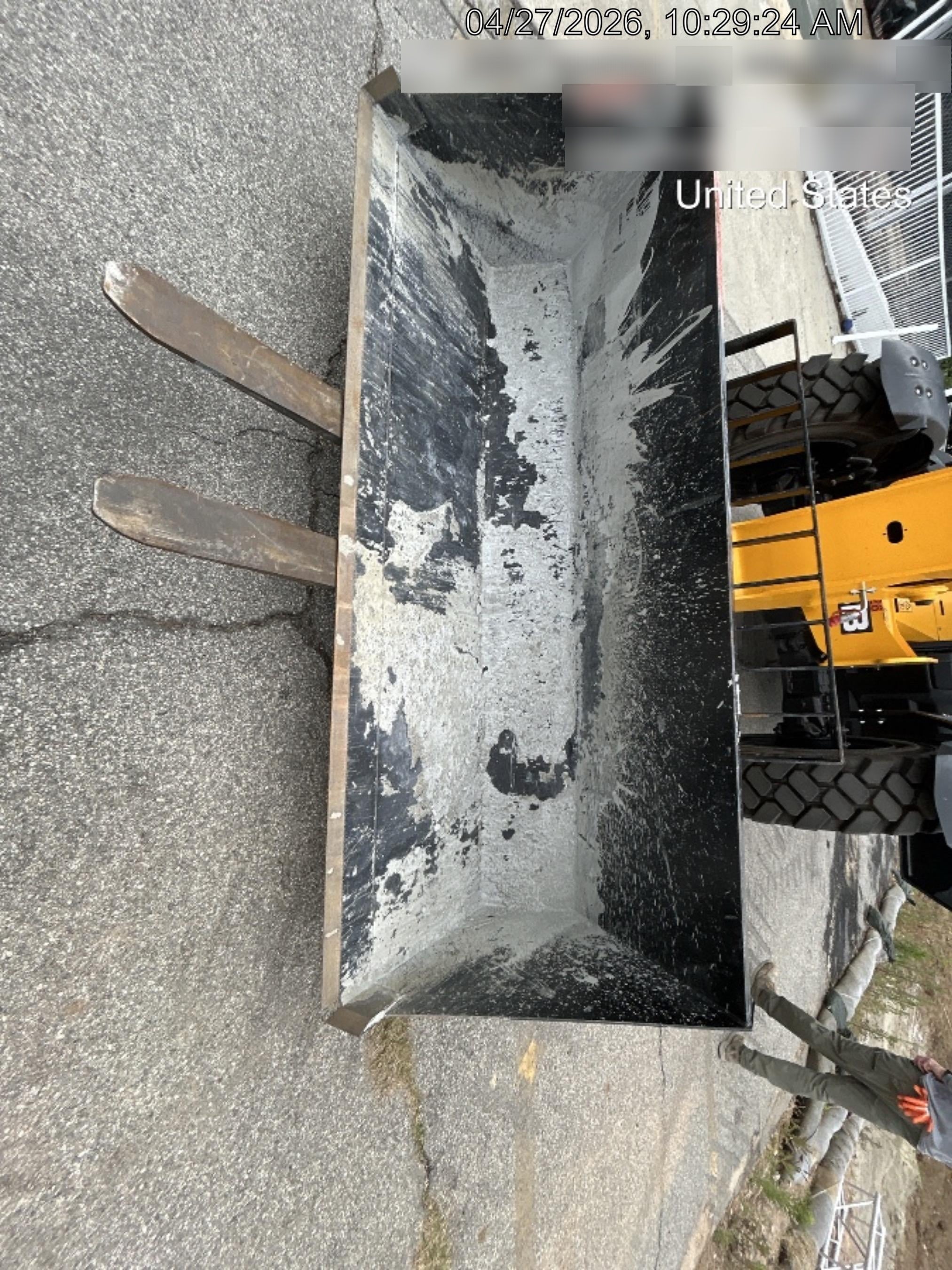 2025 JLG 1001100823