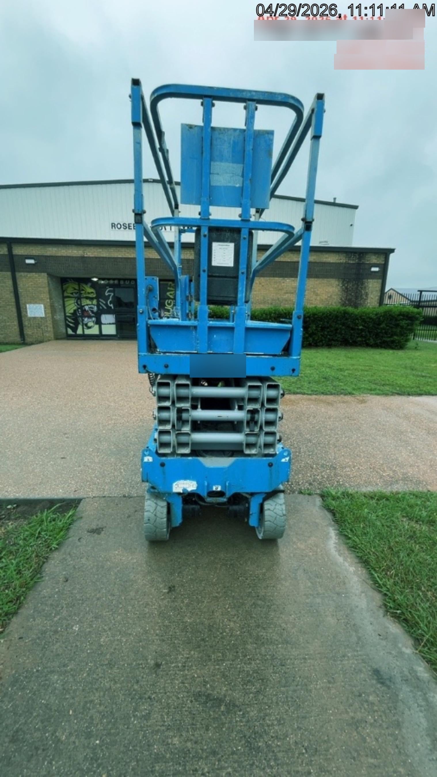 2019 Genie GS-2632 Folding rails with half height swing gate