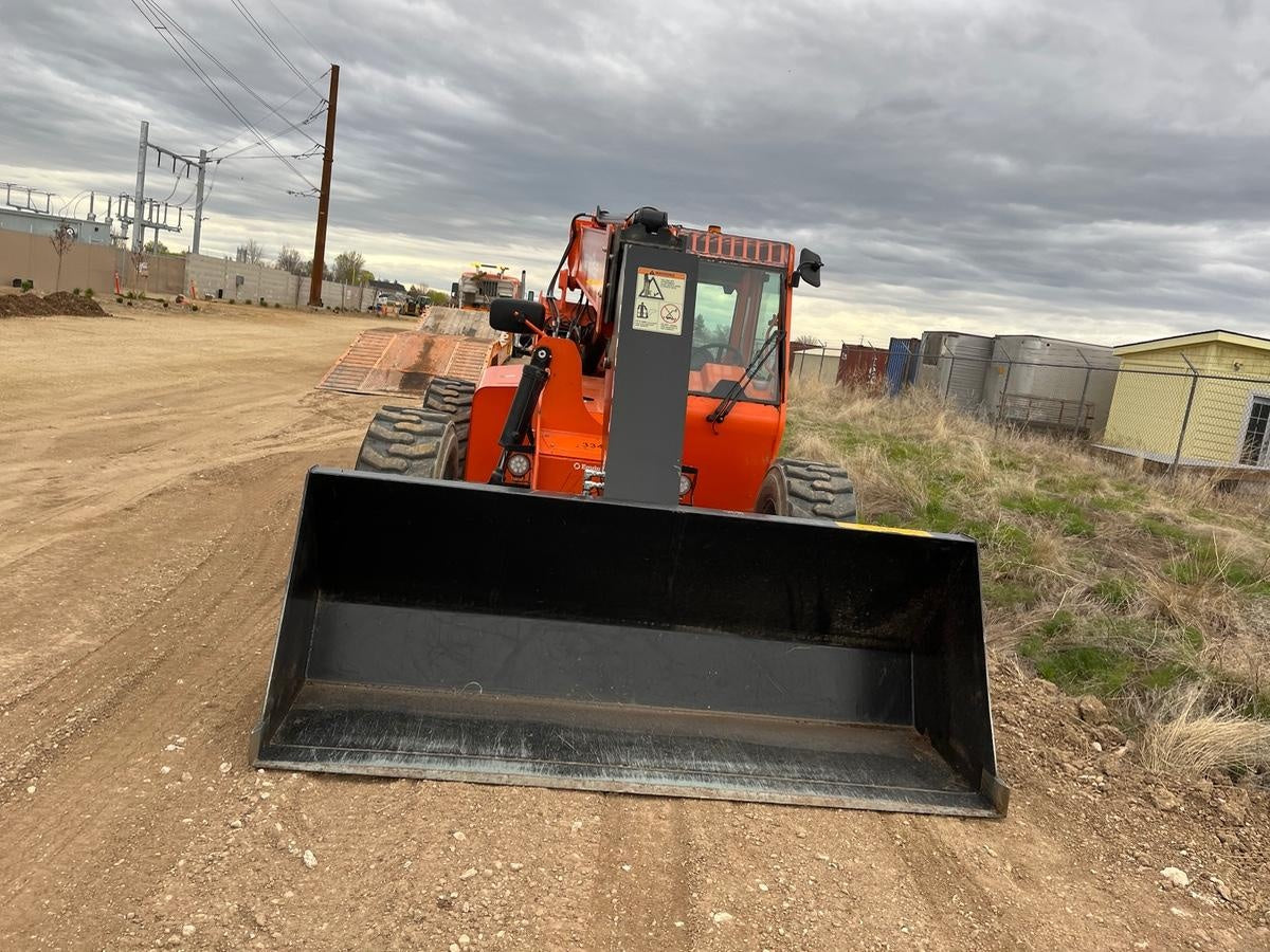 2024 JLG 1001100823