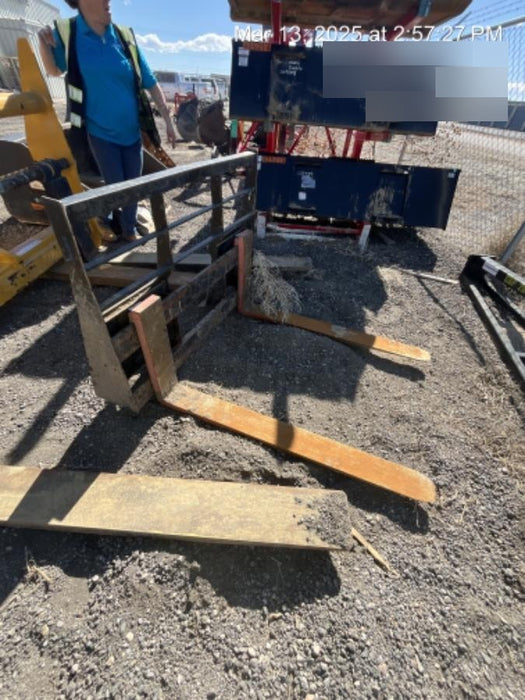 2022 ARROW MATERIAL HANDLING 60" Pallet Forks - Arrow