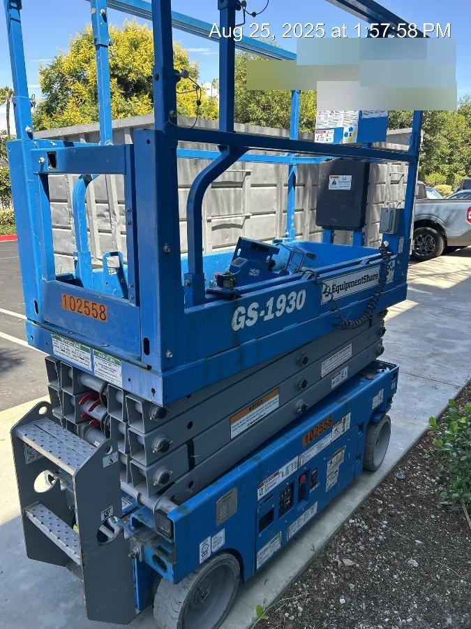 2020 Genie GS-1930 Solid Non Marking Tires, Beacon, Folding rails with half height swing gate, 800W Inverter