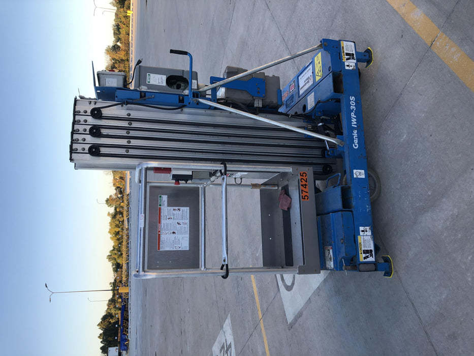 2008 GENIE IWP-30S