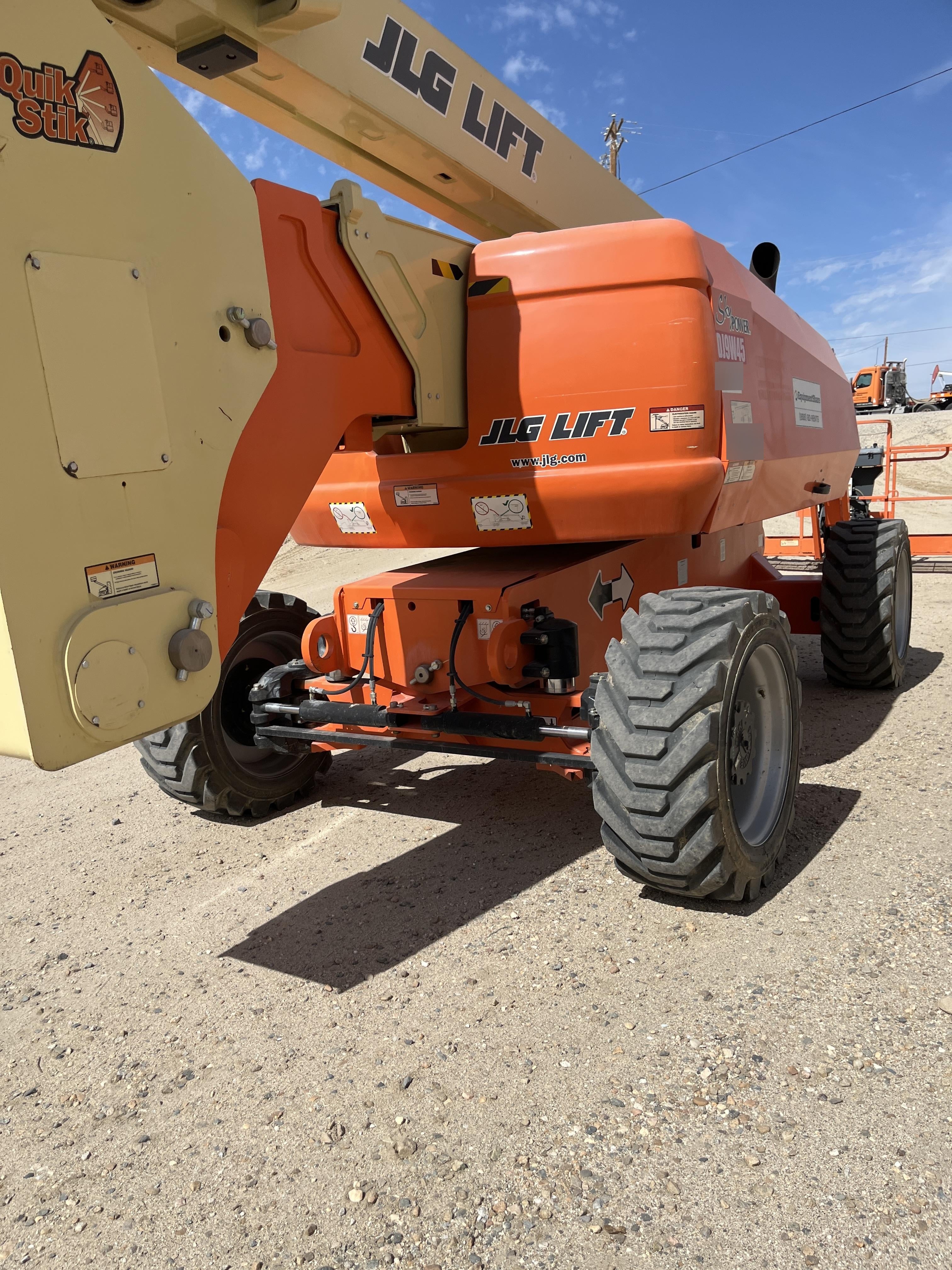 2020 JLG 800AJ