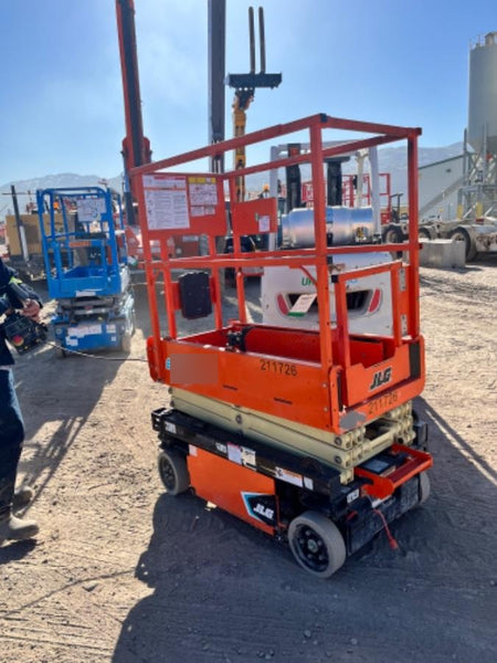 2022 JLG ES1330L