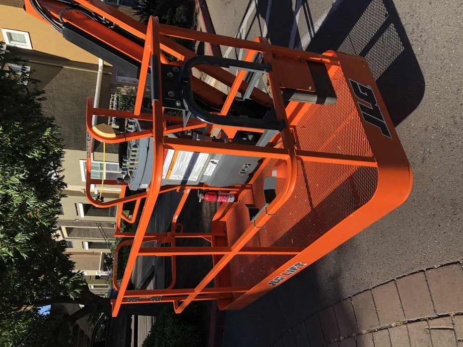2020 JLG 800AJ