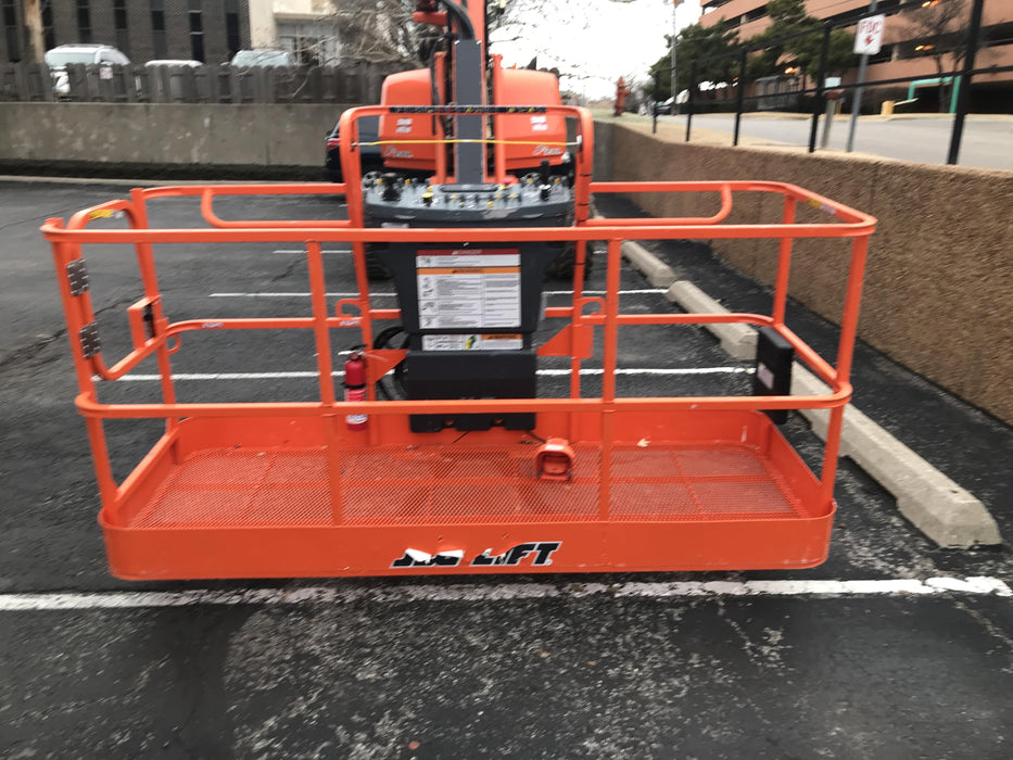 2019 JLG 660SJ