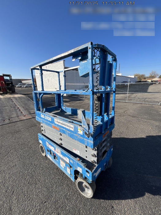 2020 Genie GS-1930 Solid Non Marking Tires, Beacon, Folding rails with half height swing gate, 800W Inverter