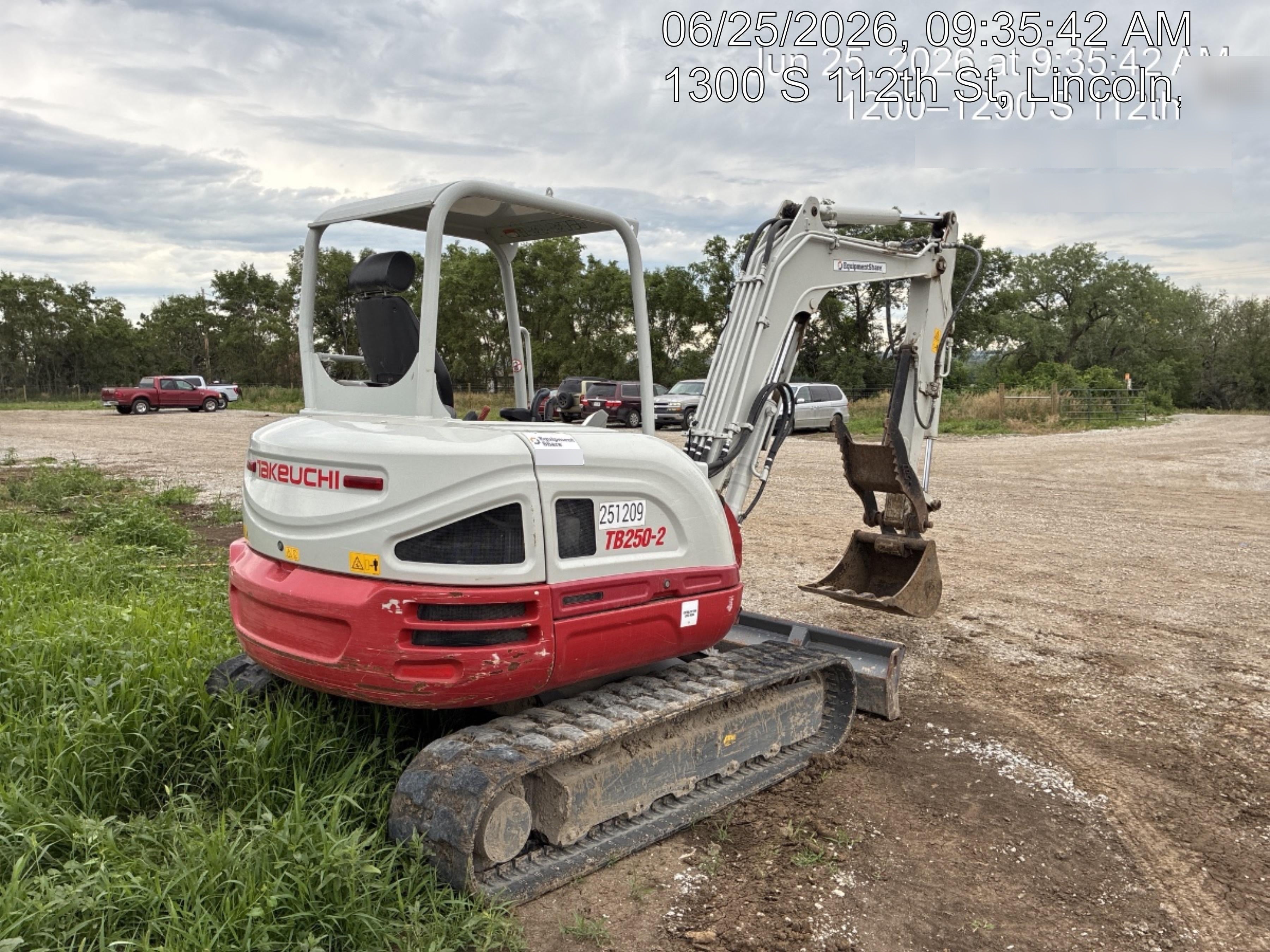 2022 TAKEUCHI TB250-2R