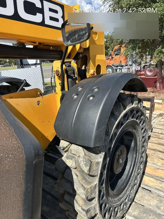 2019 JCB 509-42 74 HP w/CAB/HVAC, Beacon, Aux Hydraulics, Worklights, Solid Tires