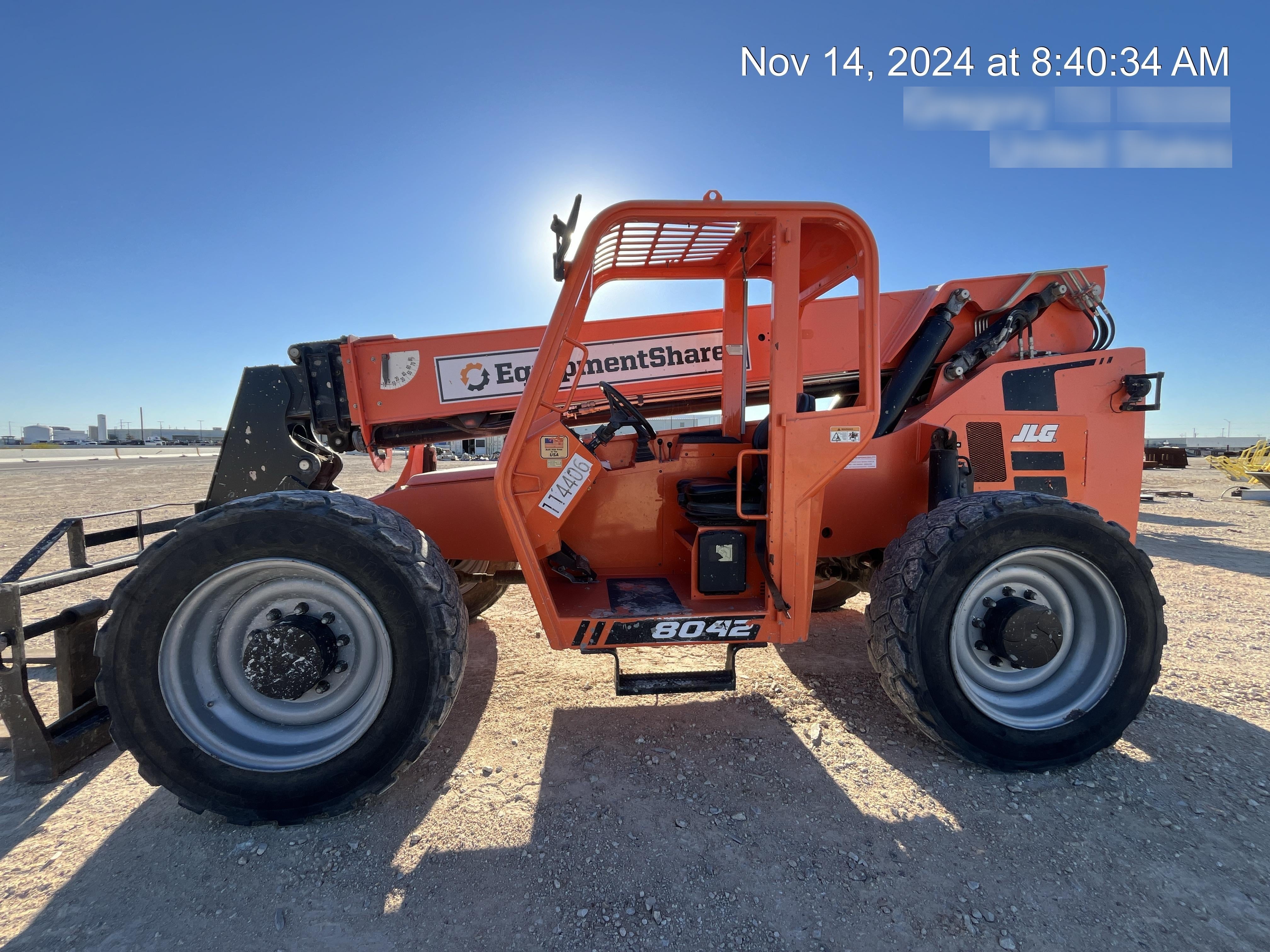 2020 Skytrak 8042 74 Hp, FF Tires, Work Lights, Beacon, Aux Hydraulics, Back up Alarm, Lifting Eye, ES Decals