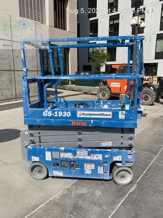 2020 Genie GS-1930 Solid Non Marking Tires, Beacon, Folding rails with half height swing gate, 800W Inverter