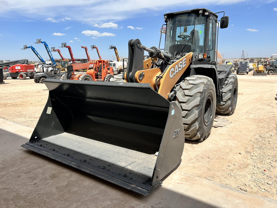 2022 CASE 821G
