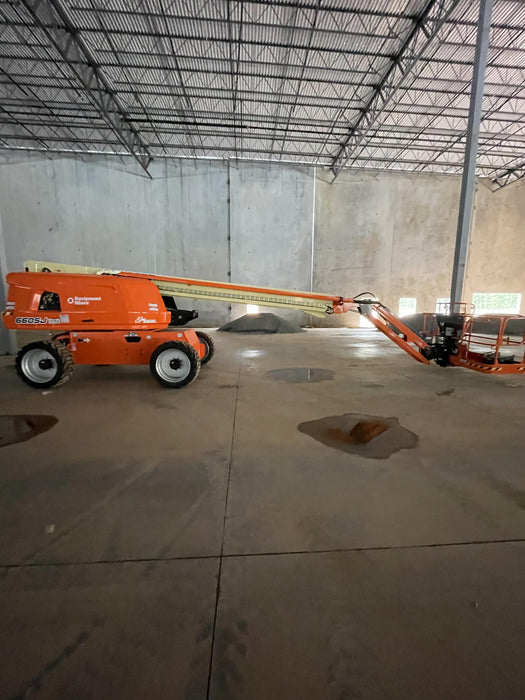 2022 JLG 660SJ
