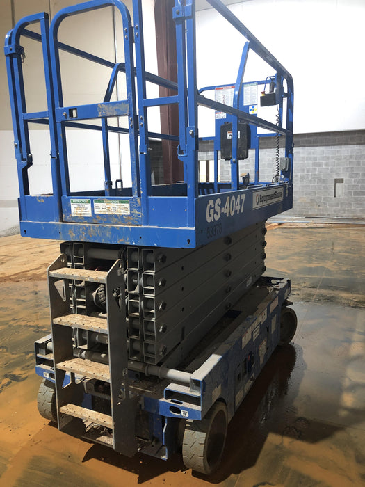 2019 Genie GS-4047 Folding rails with half height swing gate