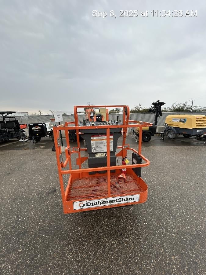 2019 JLG E300AJP