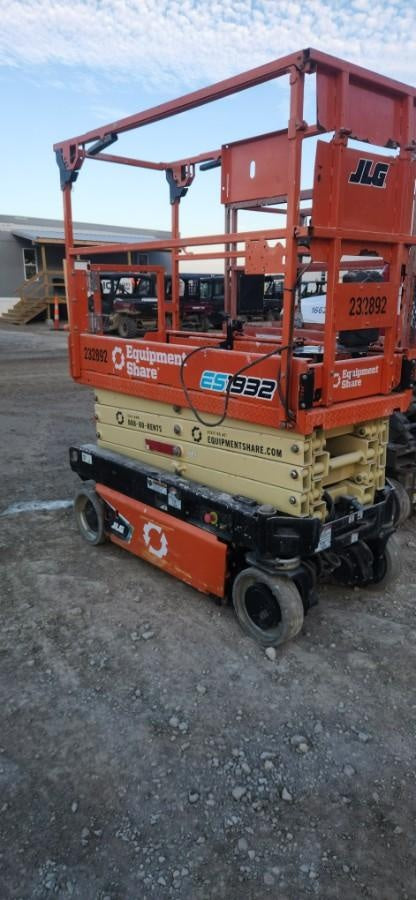 2022 JLG ES1932
