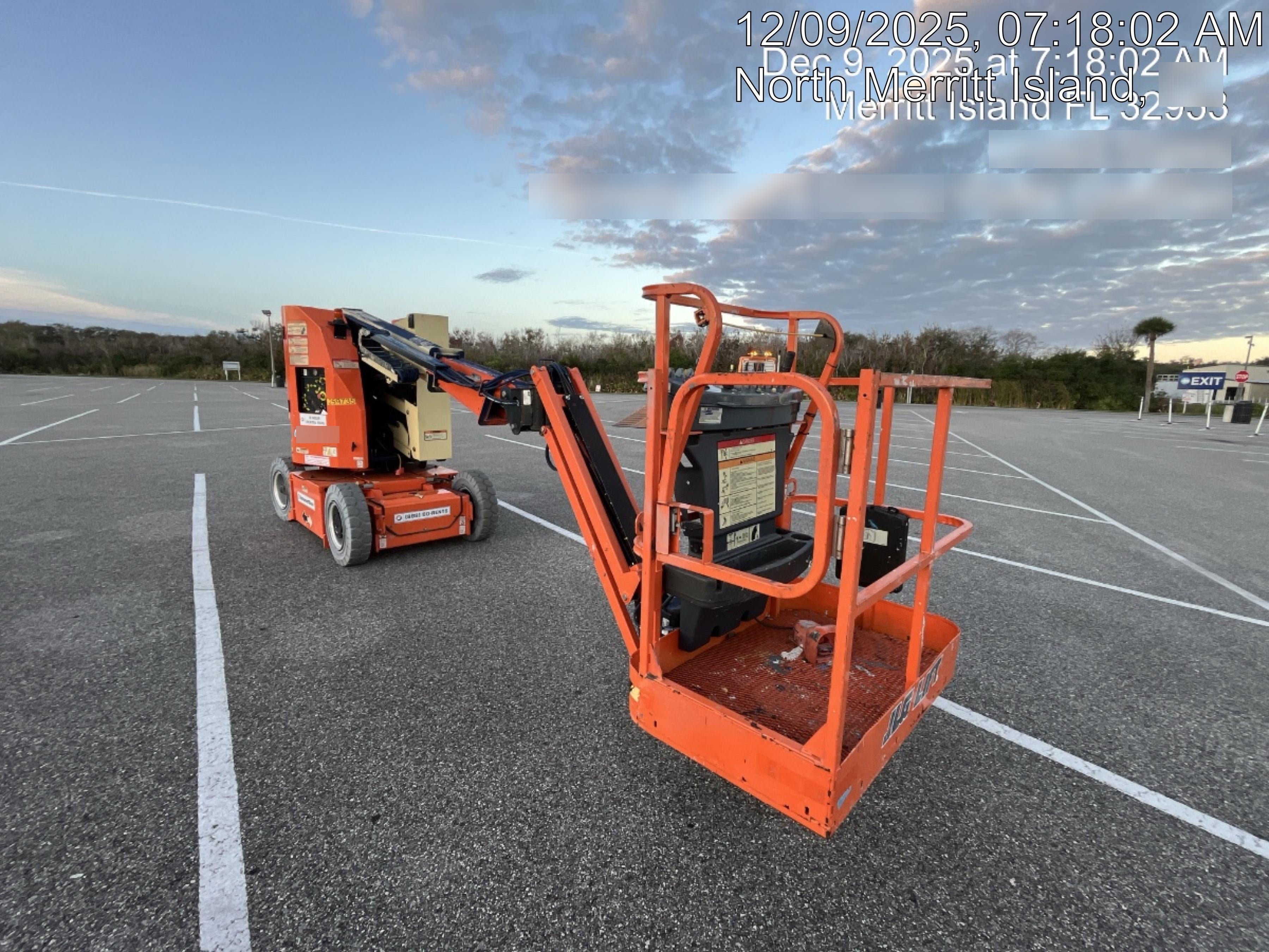 2022 JLG E300AJP