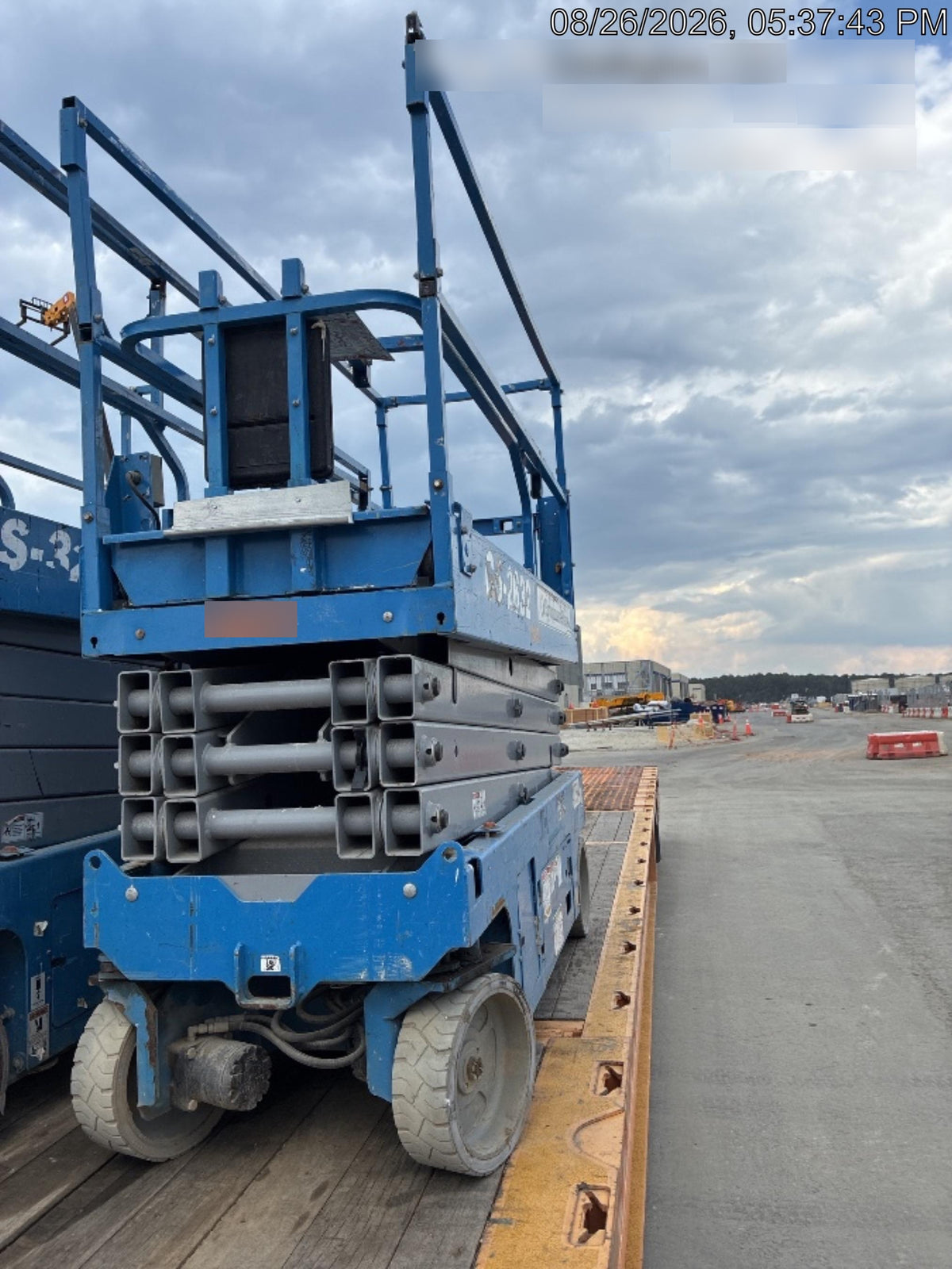 2019 Genie GS-2632 Folding rails with half height swing gate