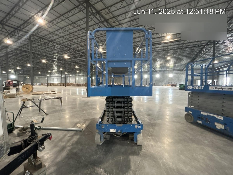 2019 Genie GS-4047 Folding rails with half height swing gate