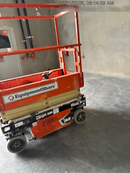 2022 JLG ES1330L