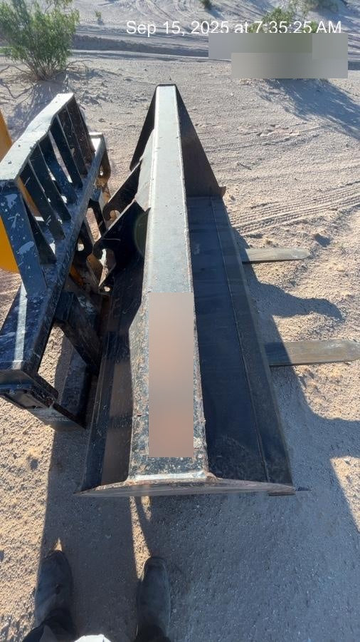 2021 JLG 1001100823