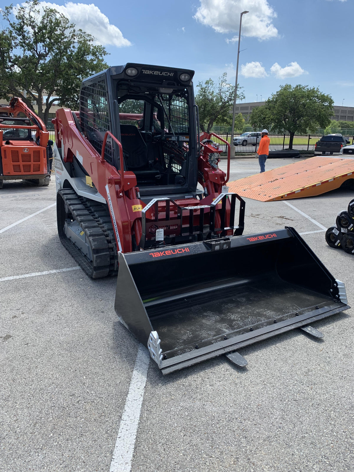 2023 TAKEUCHI TL10V2-CR