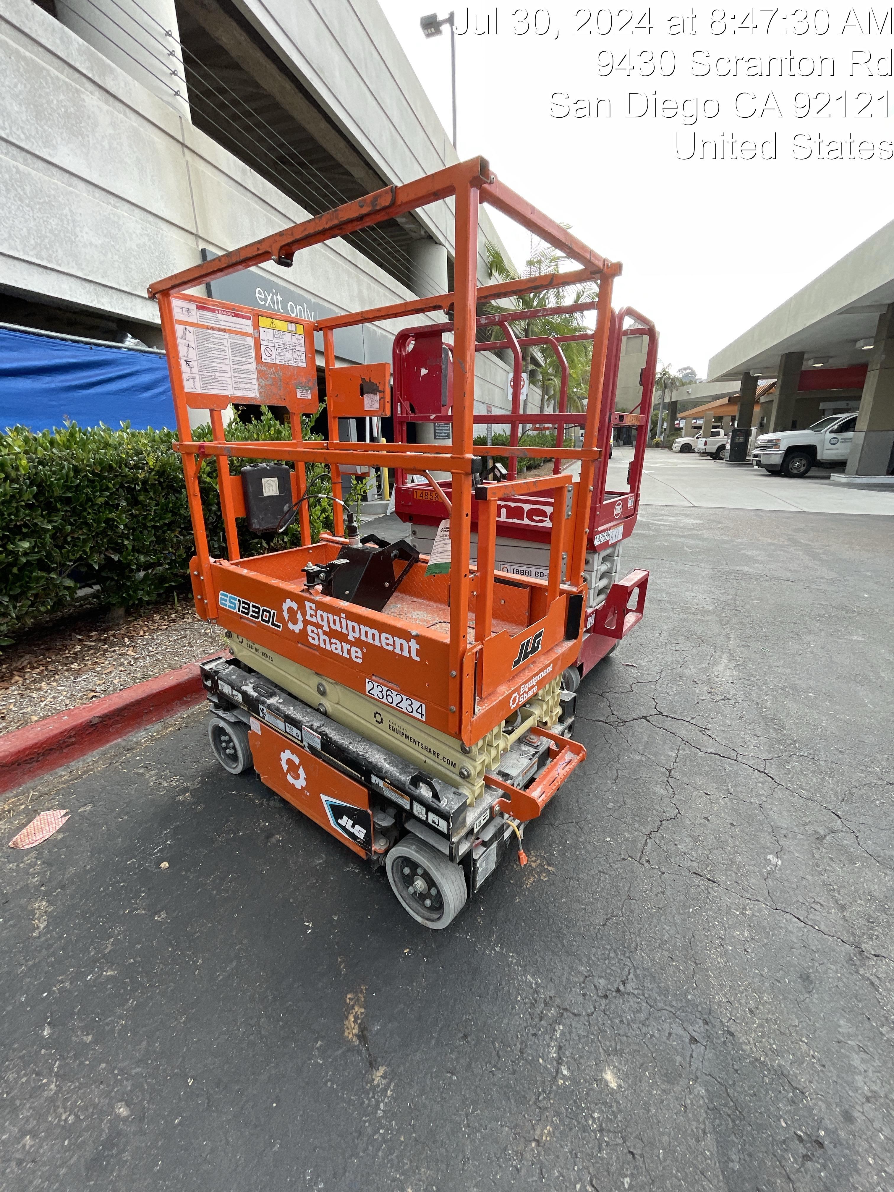 2022 JLG ES1330L