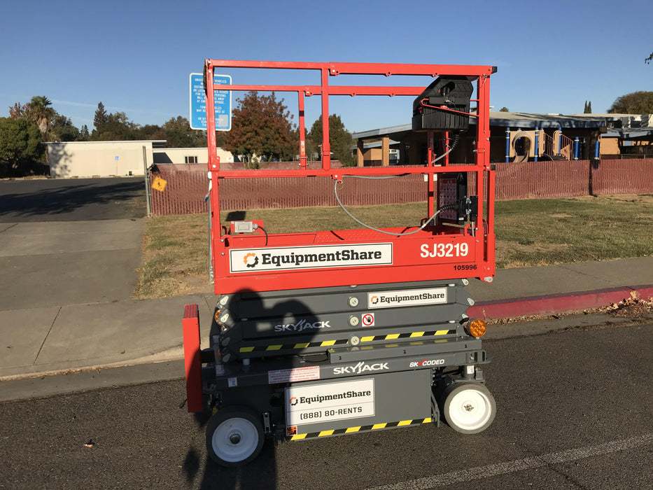 2020 Skyjack SJIII-3219 Solid NM Tires, Half height spring hinged entry gate, Dual Beacons, 800W Inverter