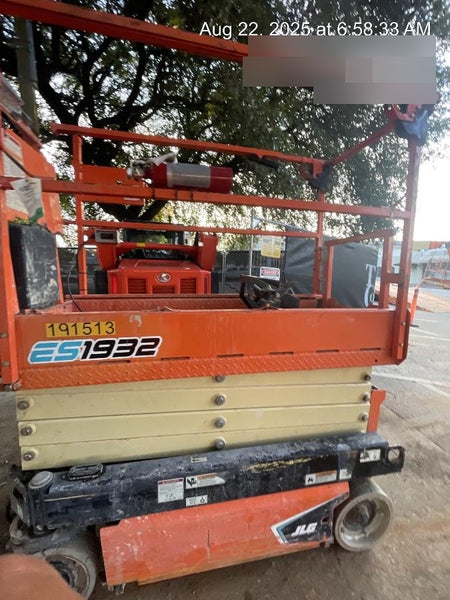 2021 JLG ES1932