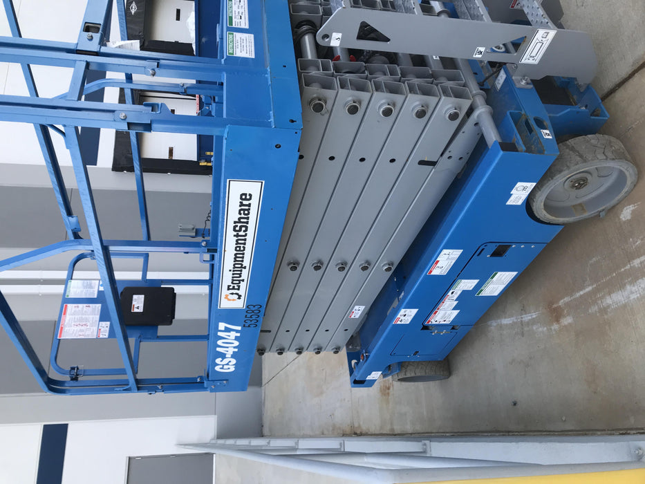2019 Genie GS-4047 Folding rails with half height swing gate