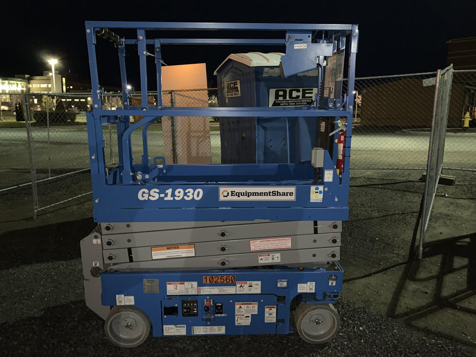 2020 Genie GS-1930 Solid Non Marking Tires, Beacon, Folding rails with half height swing gate, 800W Inverter